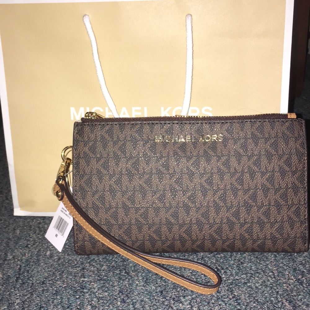 Michael Kors Jet Set Wristlet